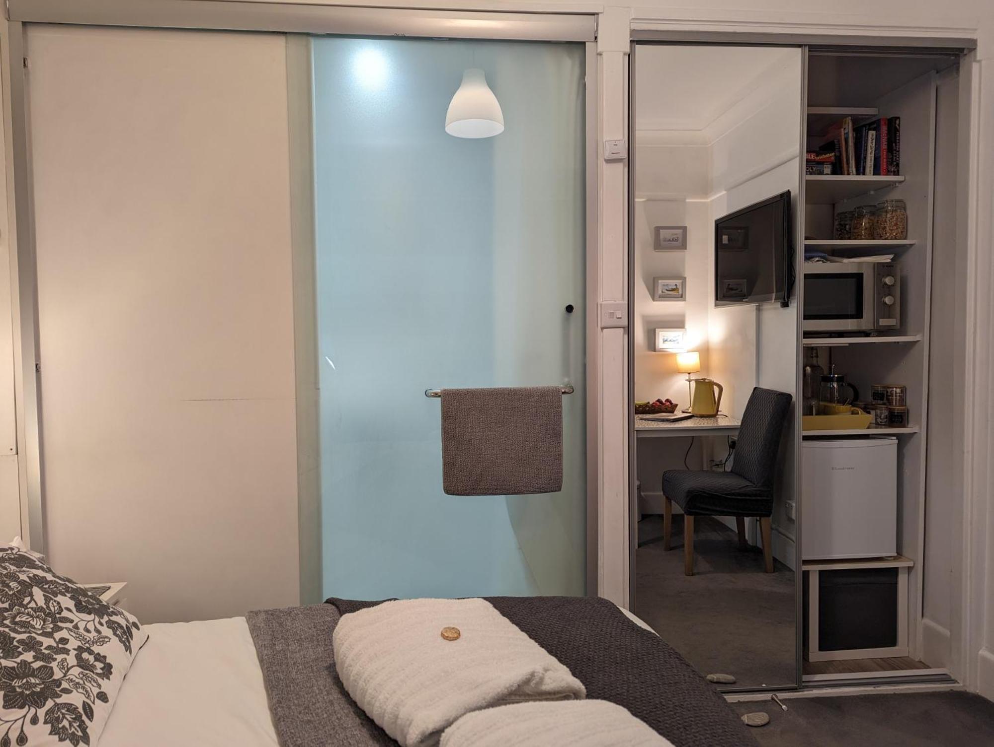 En-Suite Nook Near Forest & Sea, Super Value With Fridge, Microwave And Tv Lymington Extérieur photo